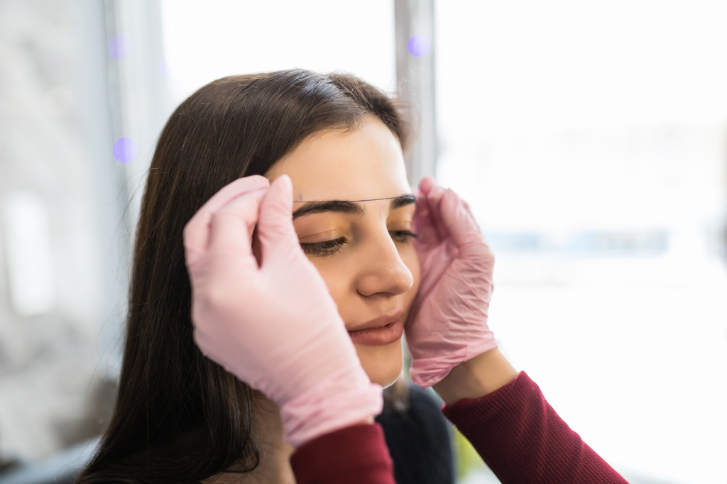 female master white gloves checks contour eyebrows with thread 1